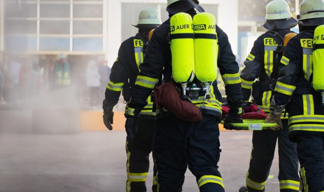 fire fighting, helm, firefighters, rescue, risk, delete exercise, respiratory protection, firefighting job, fire fighting, firefighters, firefighters, rescue, rescue, rescue, risk, risk, risk, risk, risk