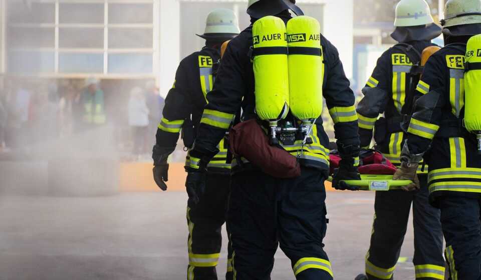 fire fighting, helm, firefighters, rescue, risk, delete exercise, respiratory protection, firefighting job, fire fighting, firefighters, firefighters, rescue, rescue, rescue, risk, risk, risk, risk, risk