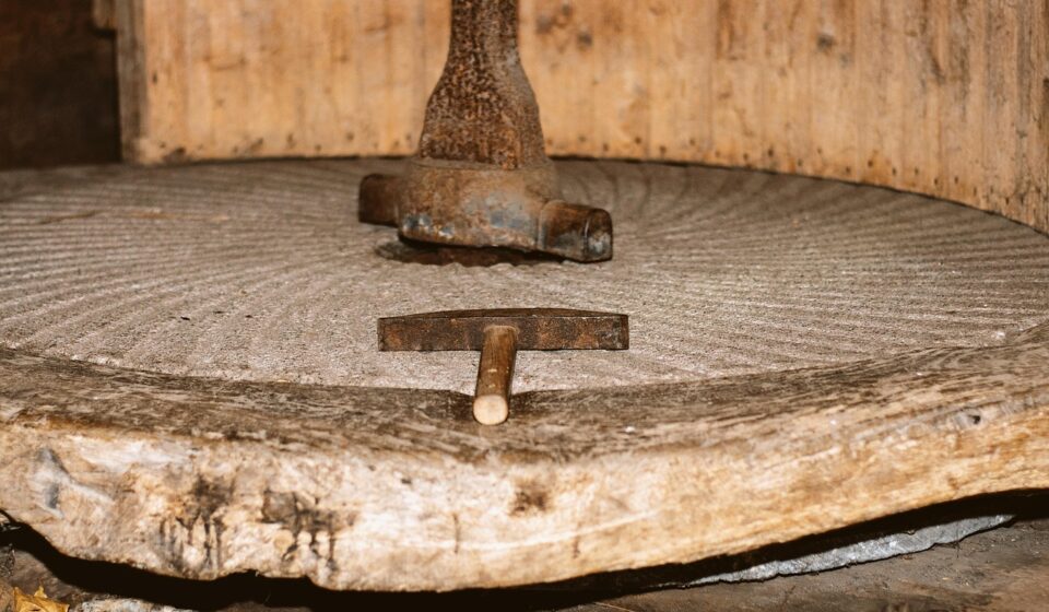 mill, millstone, bicke, grinder, air furrows, ridge, runner stone, stone, historical, grinding area, flour mill, hammer, craft, müller crafts, guild, müller guild, grind, grain milling, century, vintage, old, wooden floor, millstone, millstone, millstone, millstone, millstone, bicke, bicke, bicke
