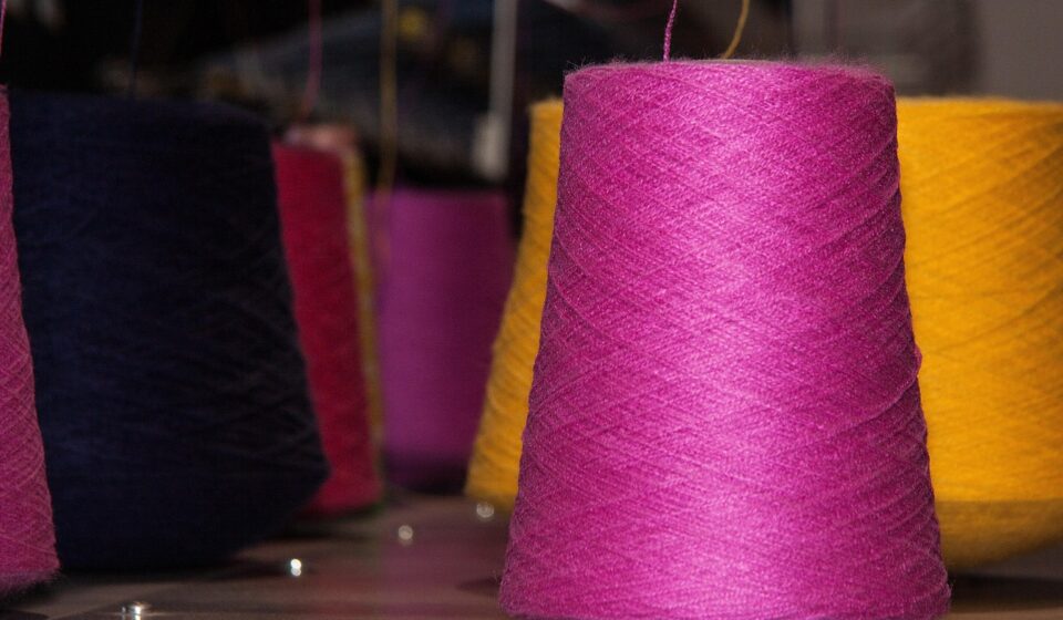 coil, yarns, flat knitting machine, knit, fully automatic, automatic, computer controlled, pink, yellow, red