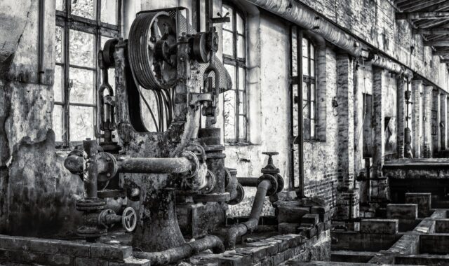 machine, investment, technology, production, drive, old, metal, anlagentechnik, industry, tool, lost places, pforphoto, abandoned, black-and-white
