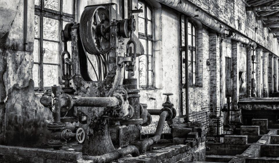 machine, investment, technology, production, drive, old, metal, anlagentechnik, industry, tool, lost places, pforphoto, abandoned, black-and-white