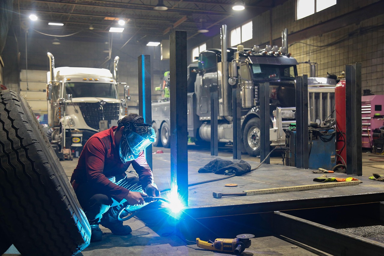 mechanic, garage, worker, workshop, welding, trucks, vehicles, mechanic, mechanic, welding, welding, welding, welding, welding