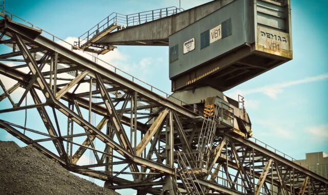 crane, load crane, crane systems, lifting crane, industry, dusseldorf, port, industrial crane, inner harbour, technology, loads, port cranes, cargo transport, harbor crane, gravel, building materials, raw material